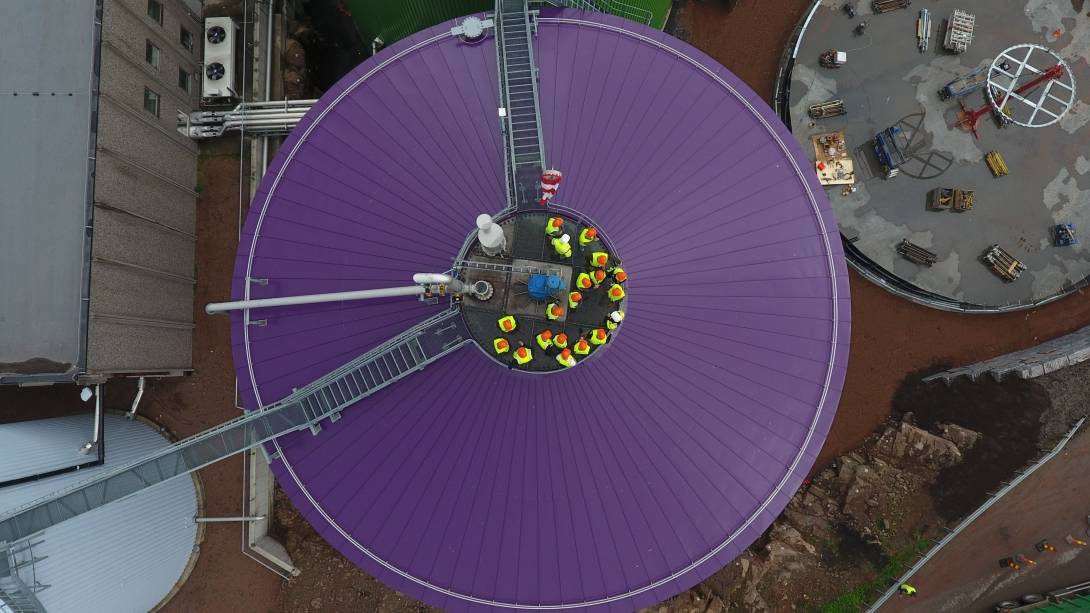 Den magiske fabrikken, Foto: Greve Biogass Den magiske fabrikken. Et bilde av en lilla silo sett fra luften
